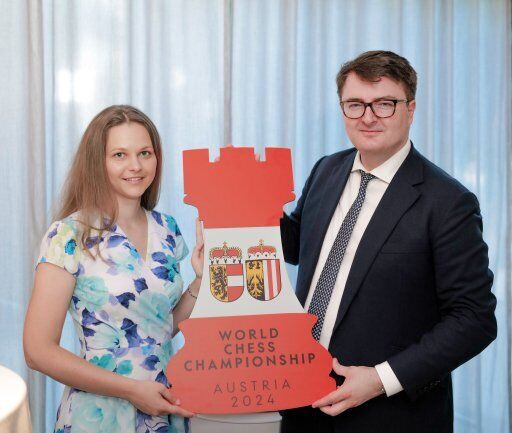 Украинская чемпионка мира снялась в рекламе турнира FIDE с российским президентом во главе