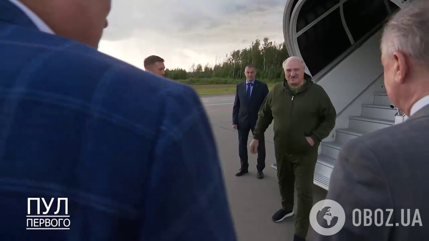 Лукашенко после приземления его самолета в РФ