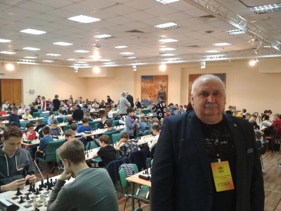 У Росії шахіст шахівницею важко побив суддю і двох гравців. Відео 18+