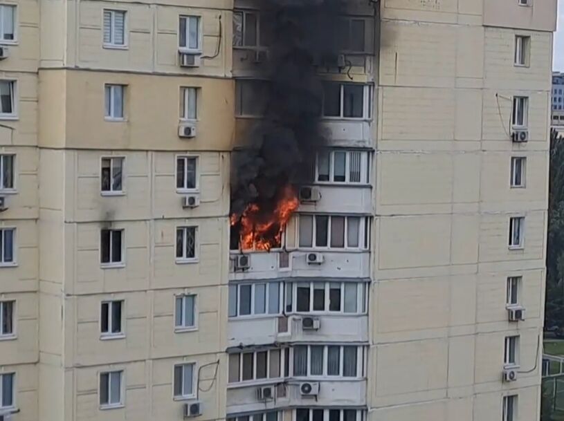 В Киеве горела многоэтажка: есть погибший. Фото, видео с места