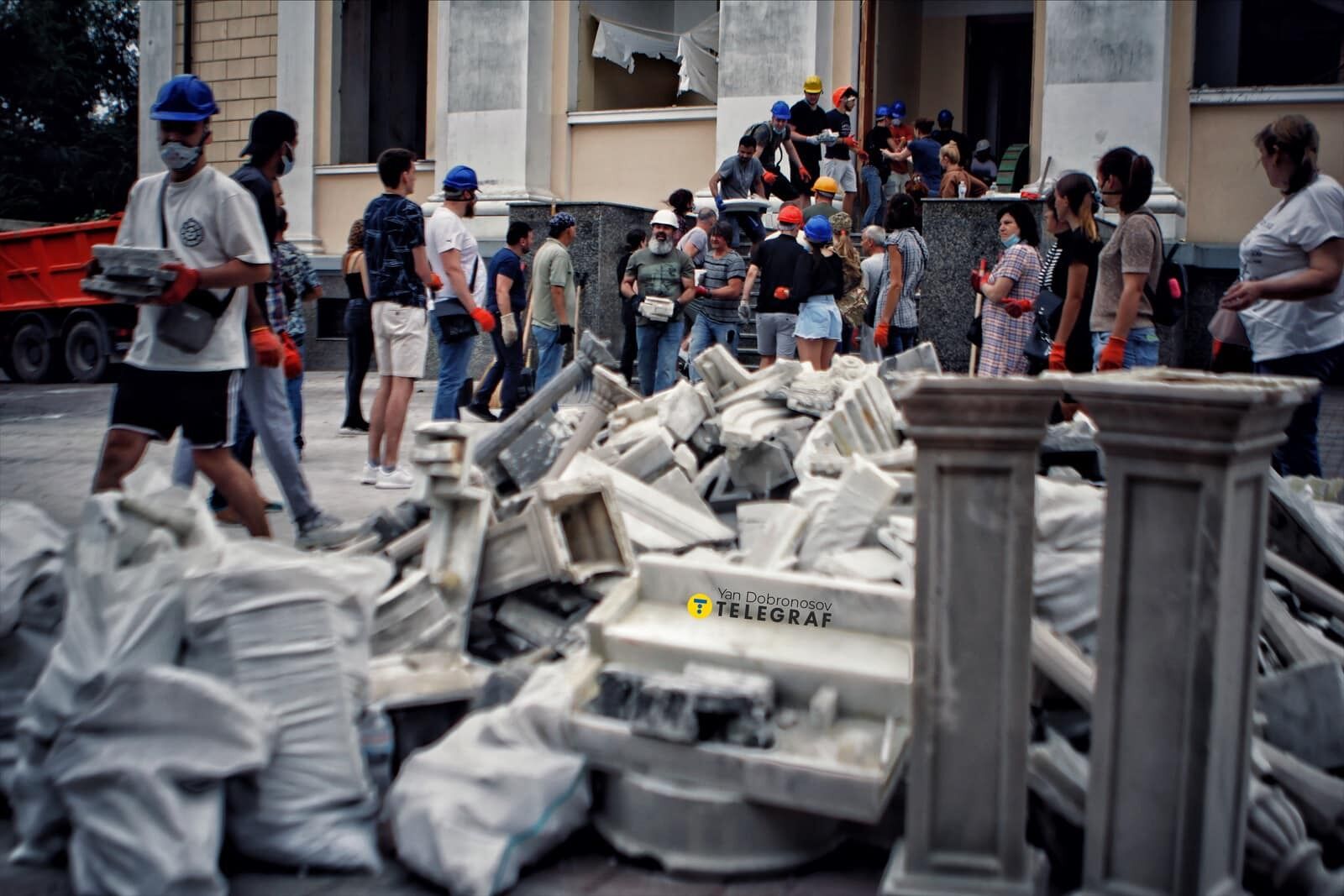"Ворог не вірить у Бога": фотограф показав апокаліптичні кадри зруйнованого центру Одеси