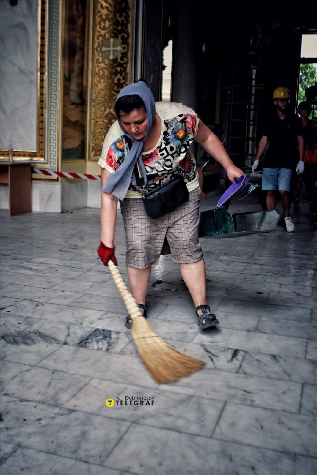 "Враг не верит в Бога": фотограф показал апокалиптические кадры разрушенного центра Одессы