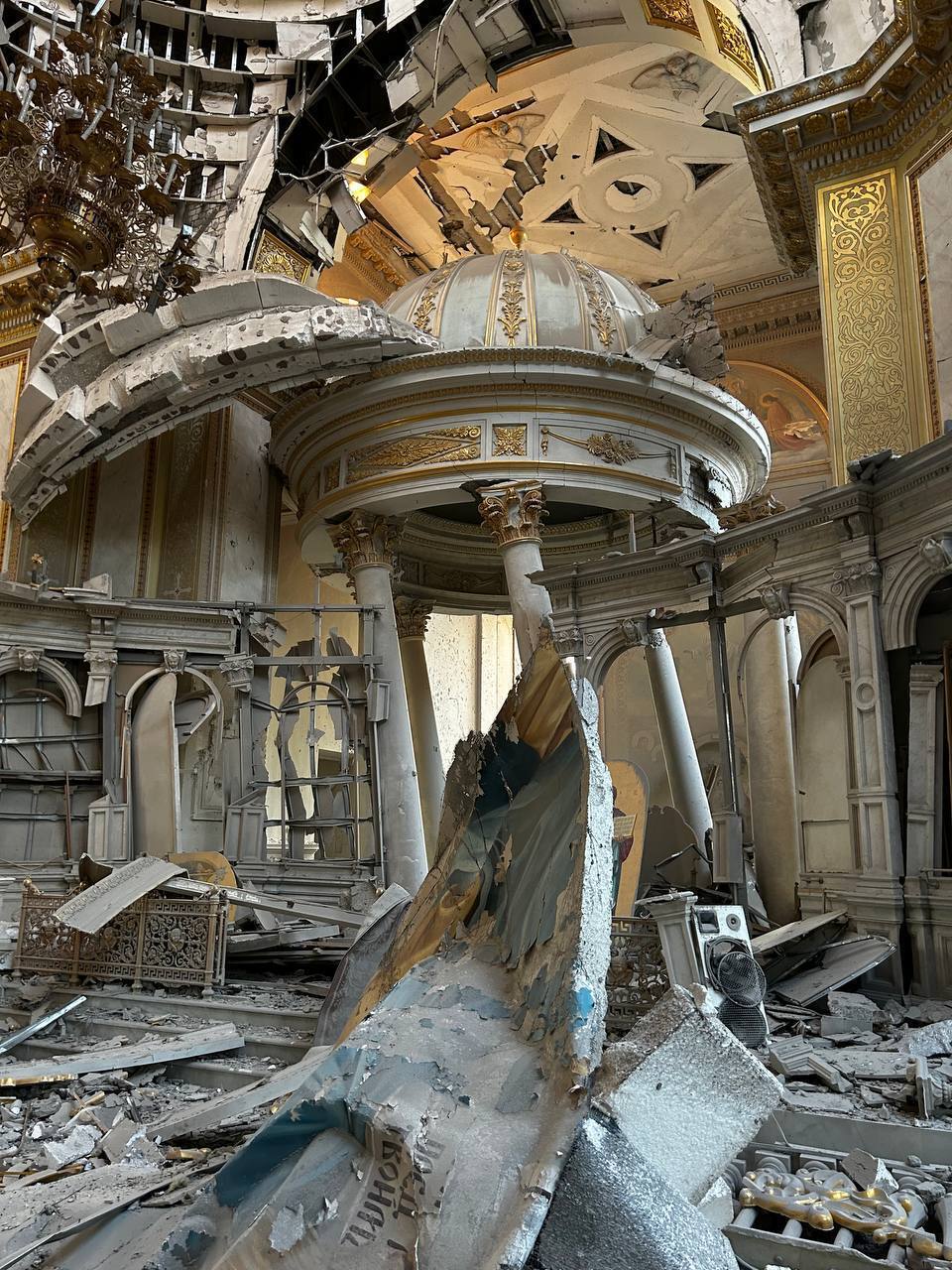 Как выглядит сейчас Спасо-Преображенский собор в Одессе, который уничтожали "Советы", а теперь атаковала Россия. Фото
