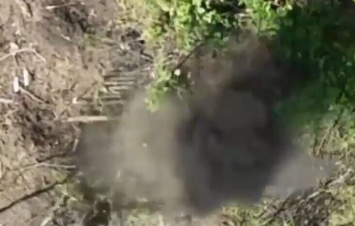 Як українські спецпризначенці прицільно знищують ворога за допомогою дрона: відео з передової