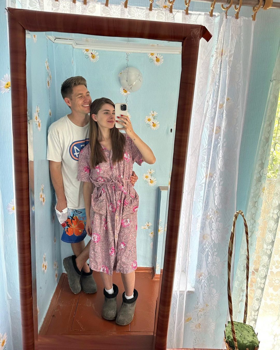 22-річна обраниця Остапчука розповіла, що планує весілля з ведучим, а також відповіла, як ставиться до його дітей