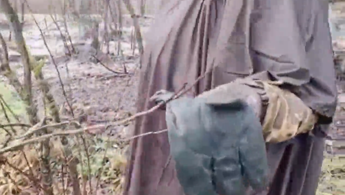 "Воюют инопланетяне!" Украинские бойцы зашли на позиции оккупантов и нашли забавные вещи. Видео