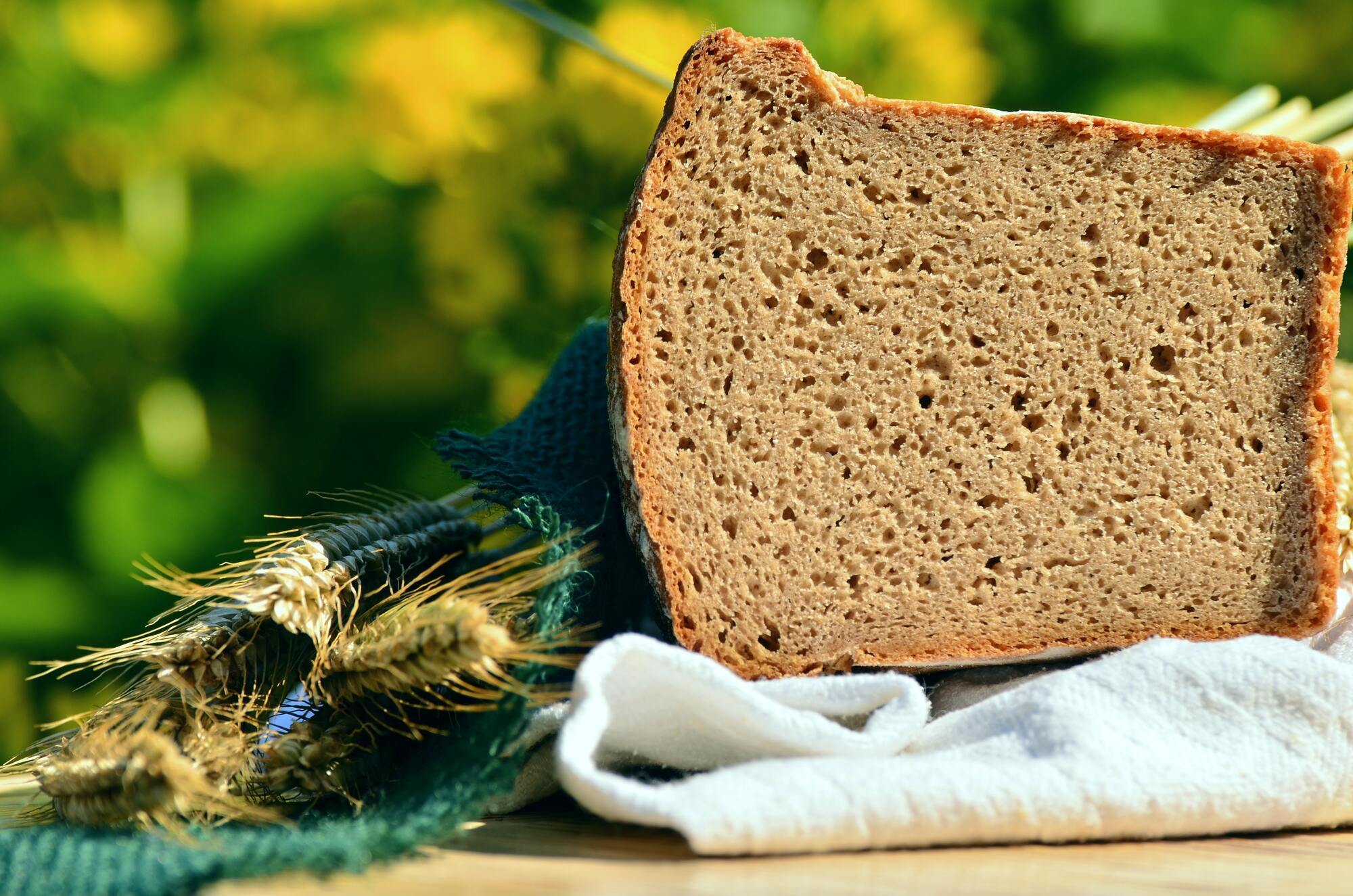 Можно не отказываться от хлеба, макарон и круп: врач развеяла миф о вреде глютена