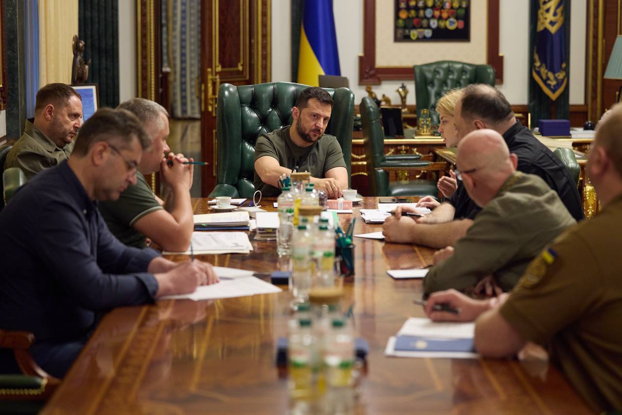 "Не збавляємо темп": Зеленський зустрівся з парламентарями й урядовцями щодо реалізації рішень Вільнюського саміту НАТО. Фото