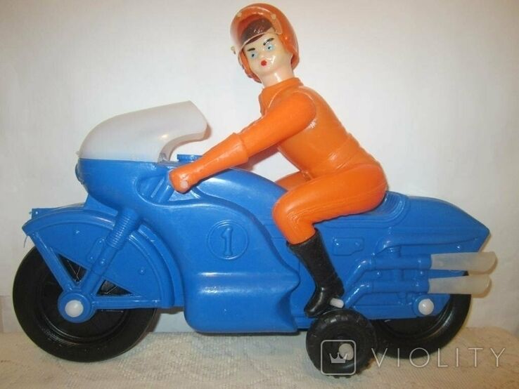 Іграшку часів СРСР "Мотоцикліст" продають майже за 13 000 грн