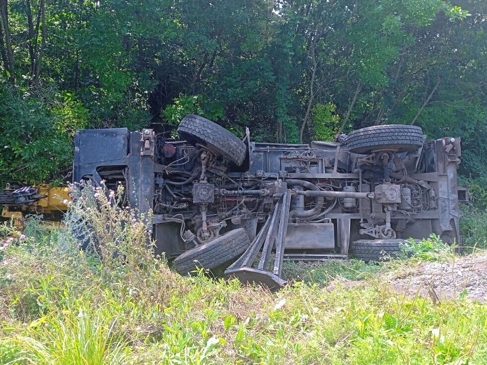 На Полтавщині зіткнулися рейсовий автобус і вантажівка: водій загинув на місці. Фото