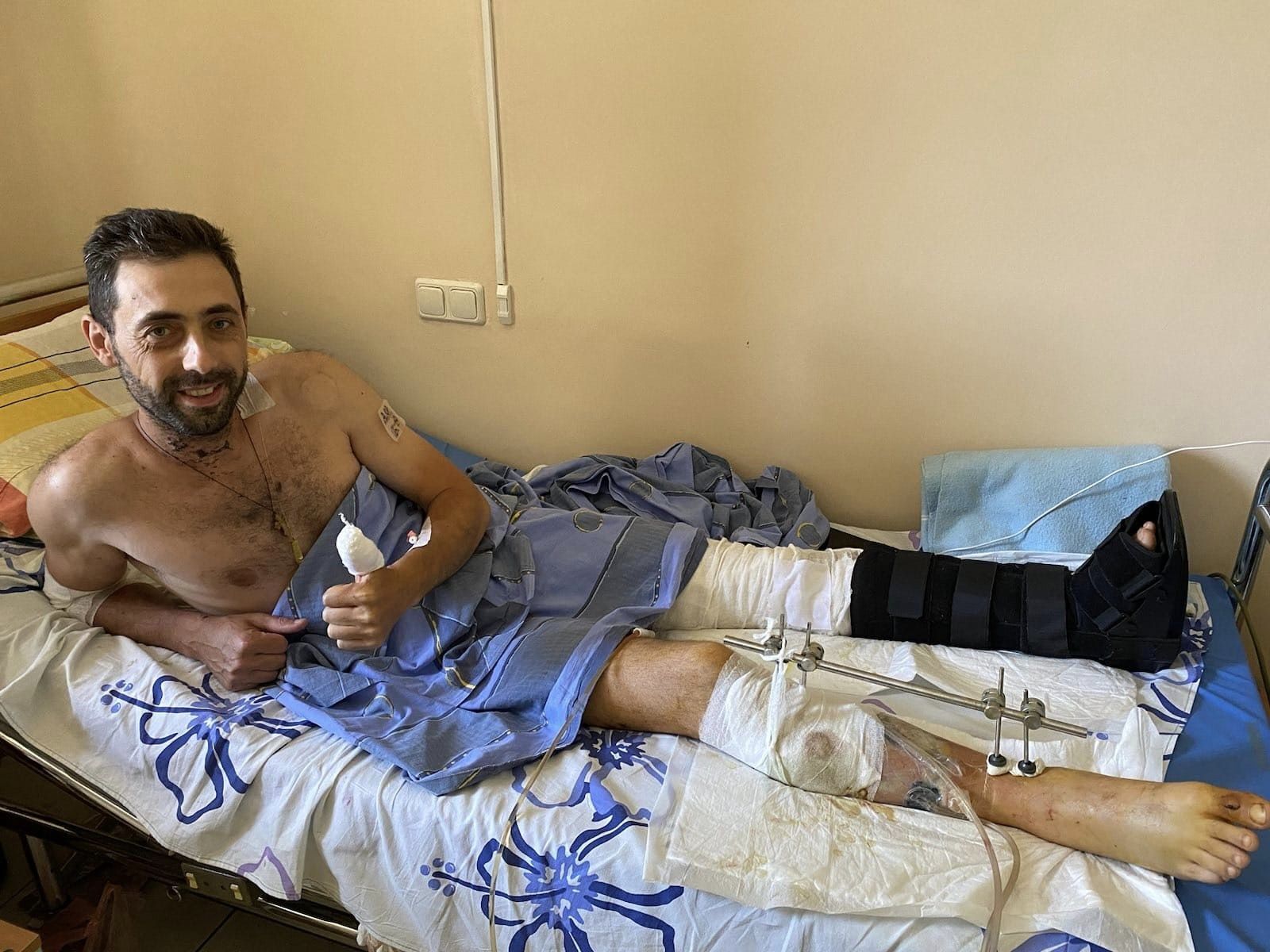 Вез журналистов на освобожденные территории: на фронте тяжело ранило пресс-офицера морпехов Капсамуна