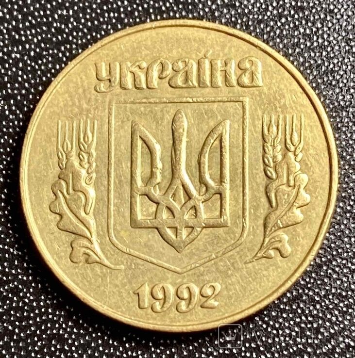 При виробництві цих монет використовувалися штампи з нестачею та матриці без рифлень