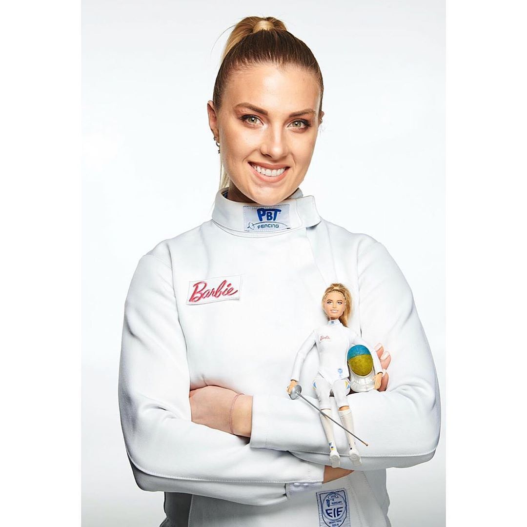 Харлан, поставившая на место россиянку на соревнованиях, была прототипом Барби-фехтовальщицы: как выглядит кукла