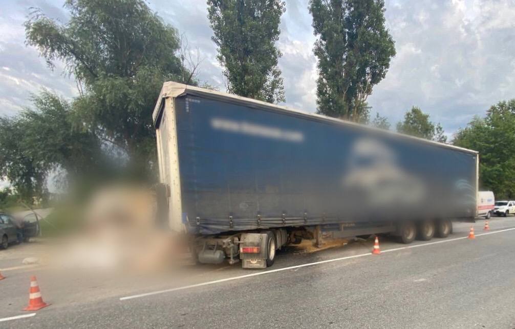 В Киевской области грузовик протаранил блокпост: известны подробности. Фото