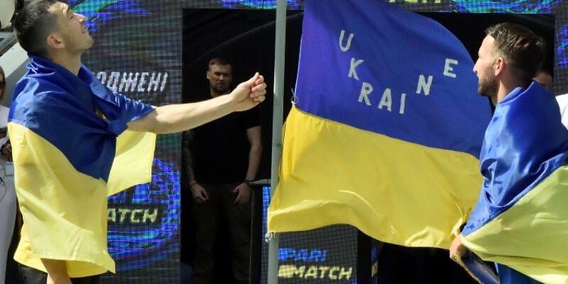 Помер патріот України, який вибіг на поле в півфіналі Олімпіади з синьо-жовтим прапором і виконав гопак