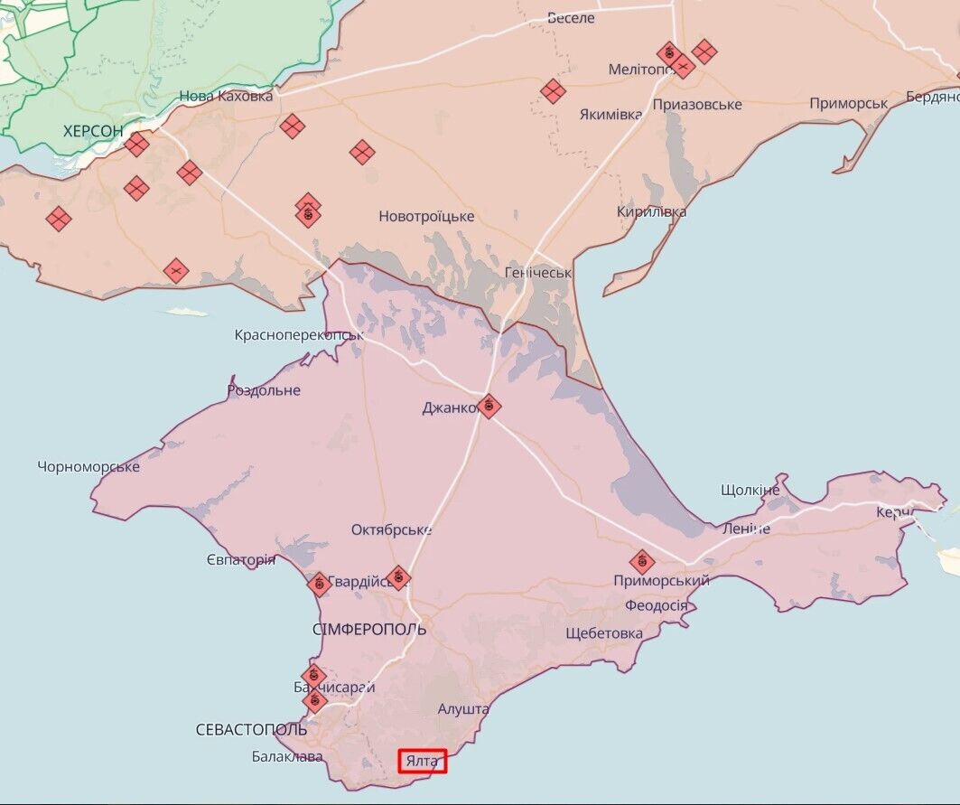 Окупанти облаштовують військові бази на цивільних об'єктах у Криму. Фото і відео 