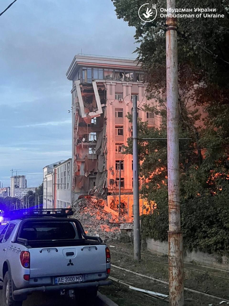 В Днепре и Запорожье прогремели взрывы: есть попадание в жилой дом "баллистикой". Фото и видео