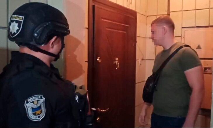 Поліцейські Києва викрили чоловіка, який продавав неіснуючі автозапчастини. Фото
