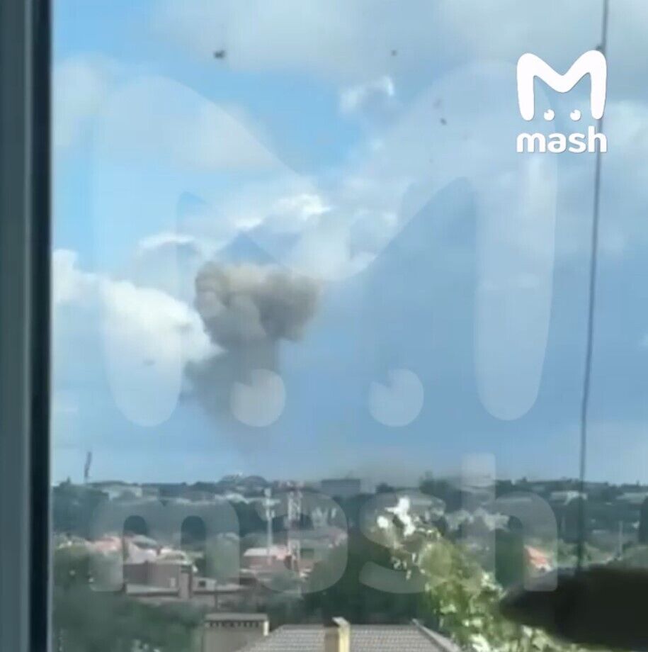 У Таганрозі пролунав потужний вибух: влада поскаржилась на атаку ракетами. Фото та відео