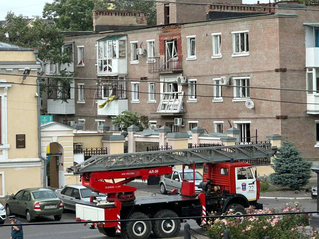 У Таганрозі пролунав потужний вибух: влада поскаржилась на атаку ракетами. Фото та відео