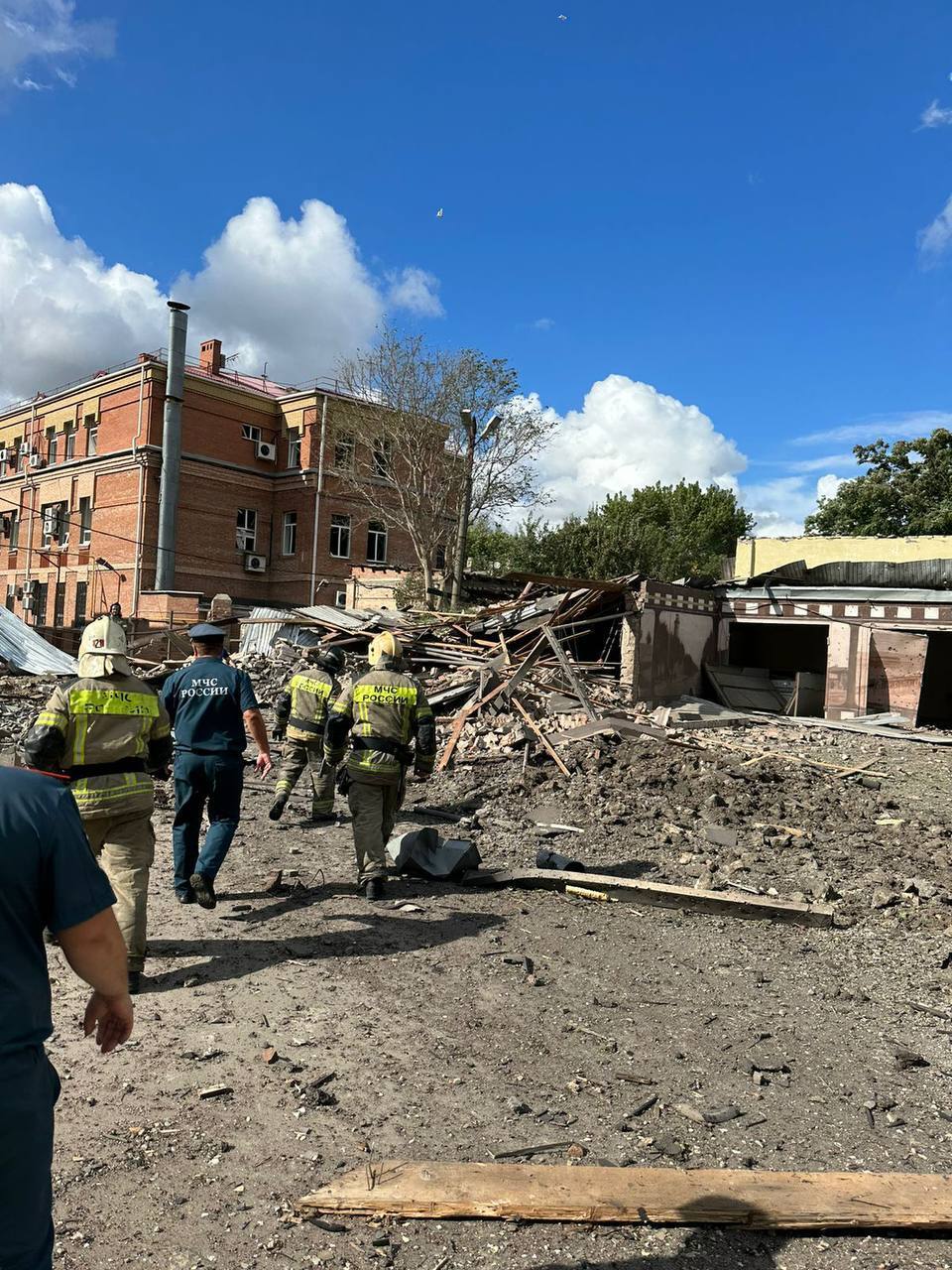 В Таганроге раздался мощный взрыв: власти пожаловались на атаку ракетами. Фото и видео