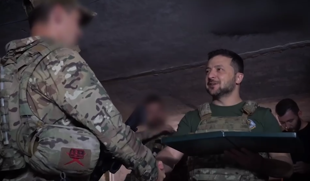 Зеленский посетил Бахмутское направление и пообщался с воинами. Видео
