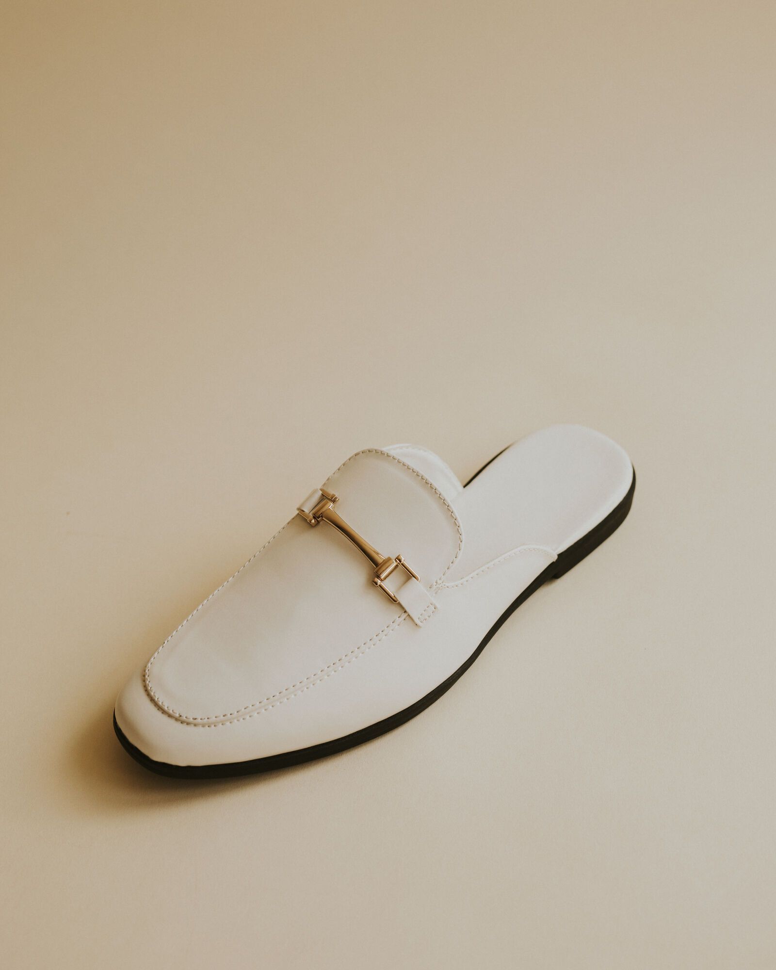 Дарит легкость и выглядит элегантно: три лучших варианта обуви на лето, которые легко заменят сандалии. Фото