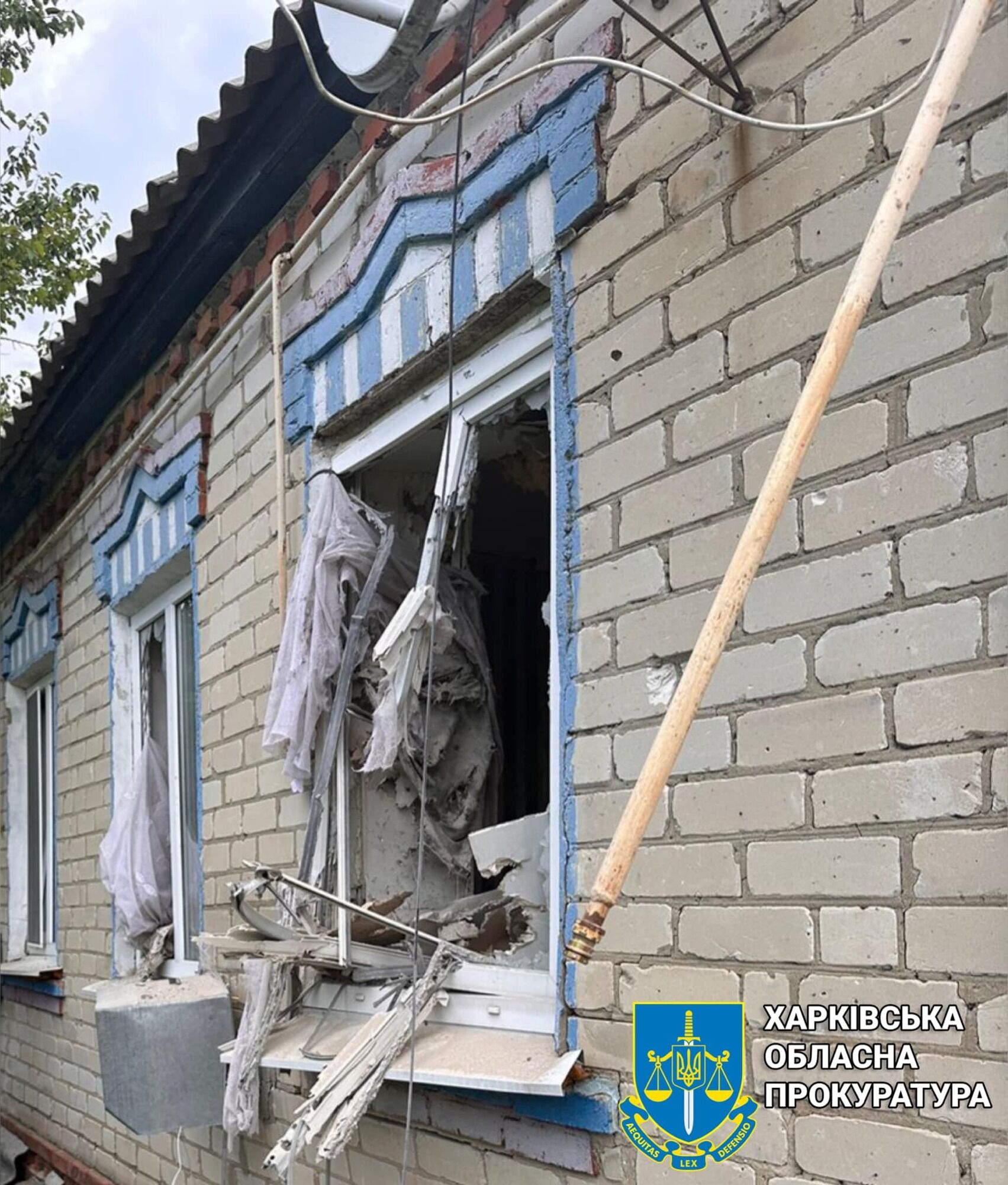 Войска РФ обстреляли из танков деоккупированную Казачью Лопань: повреждены дома. Фото