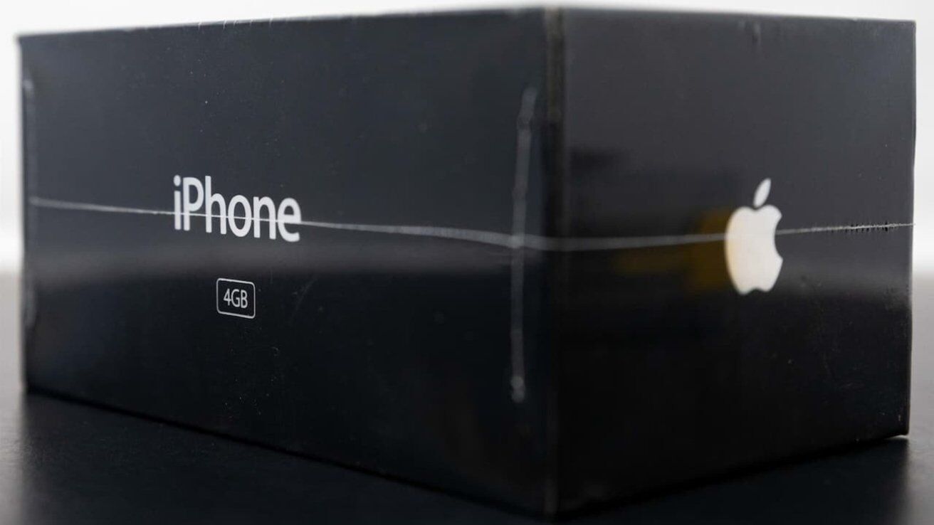 iPhone первого поколения в оригинальной коробке