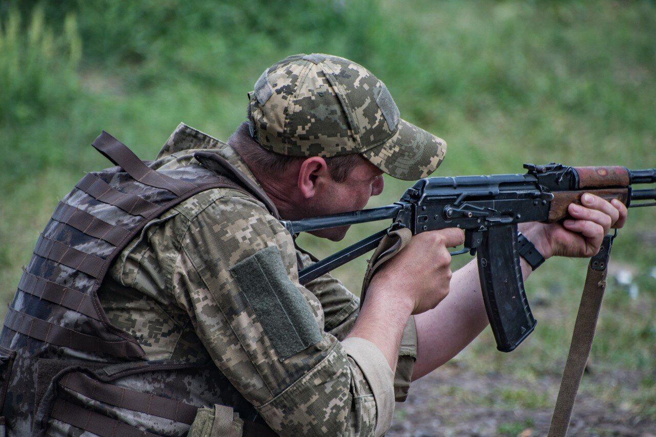 Будні на передовій: у ЗСУ показали, чим займаються "між ранковою кавою і вечірнім душем". Фото