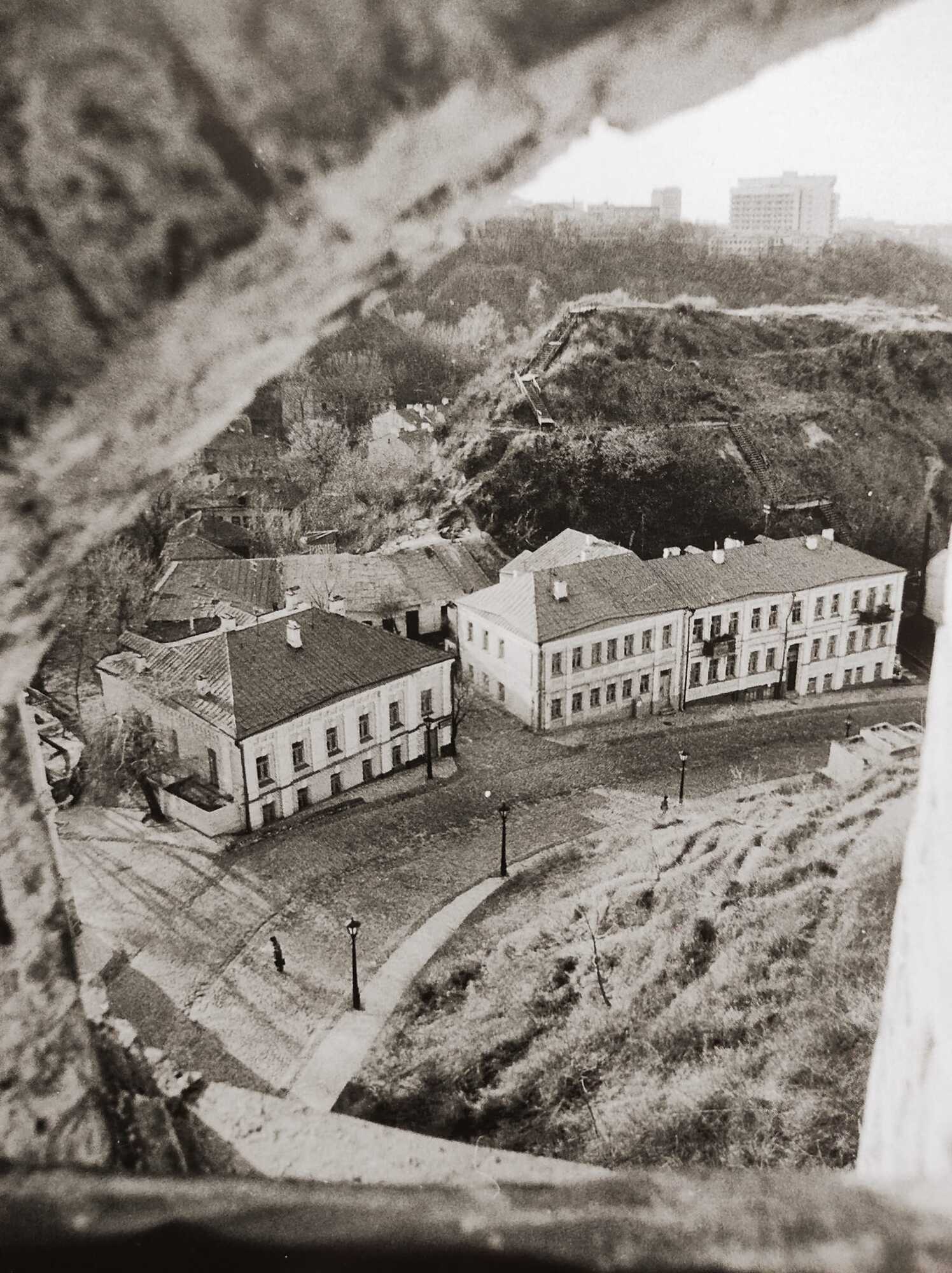 У мережі показали, який вигляд мав Андріївський узвіз у Києві з вікна "Замку Річарда" в 1983 році. Архівне фото