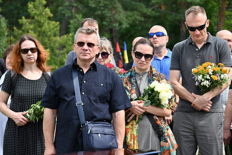  У Києві попрощалися із журналістом Дмитром Рибаковим, який загинув на фронті. Фото 