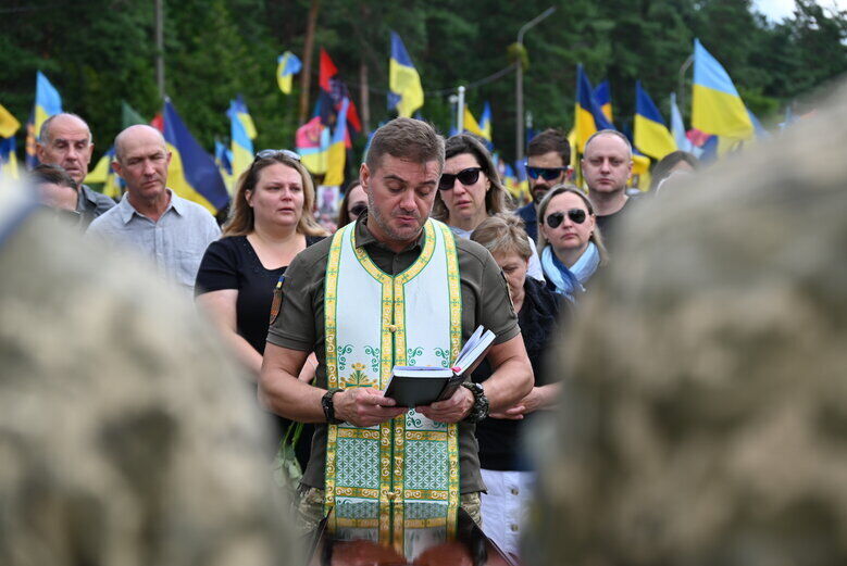  У Києві попрощалися із журналістом Дмитром Рибаковим, який загинув на фронті. Фото 