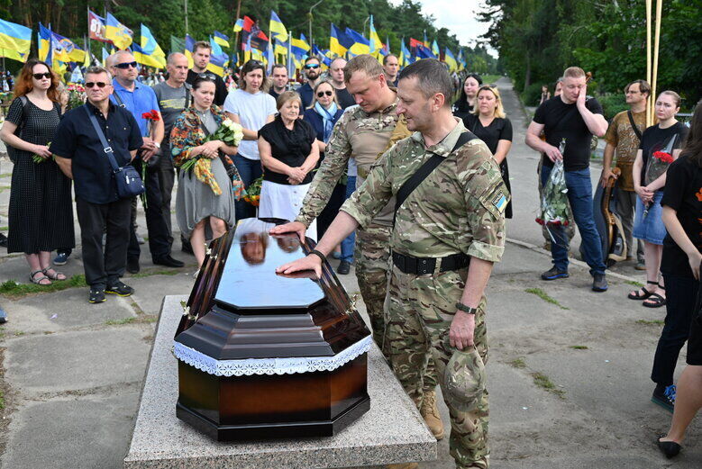 В Киеве простились с погибшим на фронте журналистом Дмитрием Рыбаковым. Фото