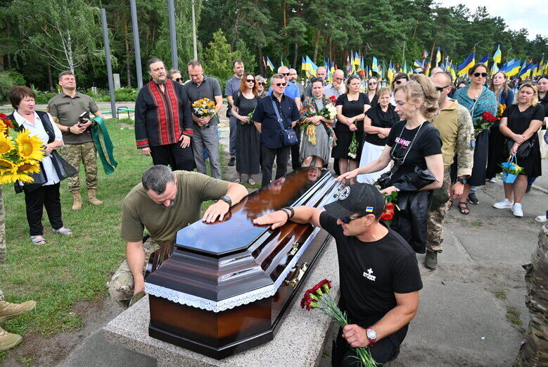  У Києві попрощалися із журналістом Дмитром Рибаковим, який загинув на фронті. Фото 