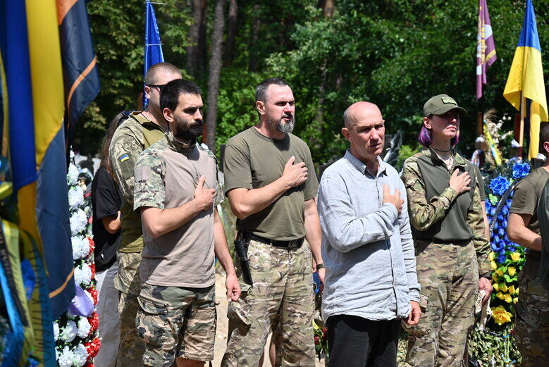  У Києві попрощалися із журналістом Дмитром Рибаковим, який загинув на фронті. Фото 