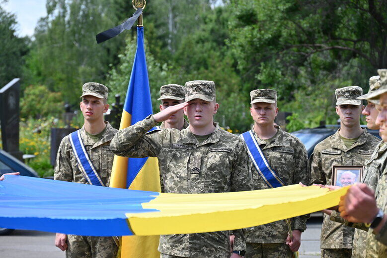  У Києві попрощалися із журналістом Дмитром Рибаковим, який загинув на фронті. Фото 