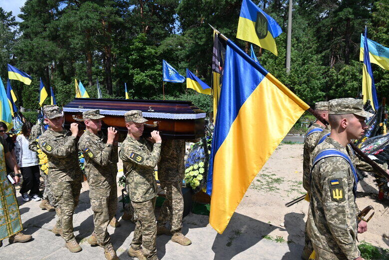  У Києві попрощалися із журналістом Дмитром Рибаковим, який загинув на фронті. Фото 