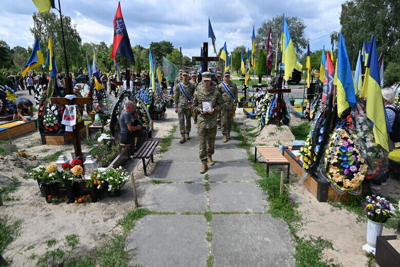  У Києві попрощалися із журналістом Дмитром Рибаковим, який загинув на фронті. Фото 