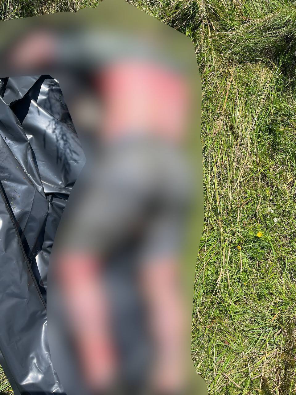 В руке была сумка с камнями: под Киевом в озере обнаружили тело мужчины. Фото