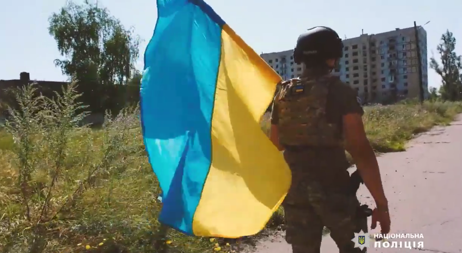 Авдіївка – це Україна! Захисники встановили український прапор на багатоповерхівці біля "нуля"