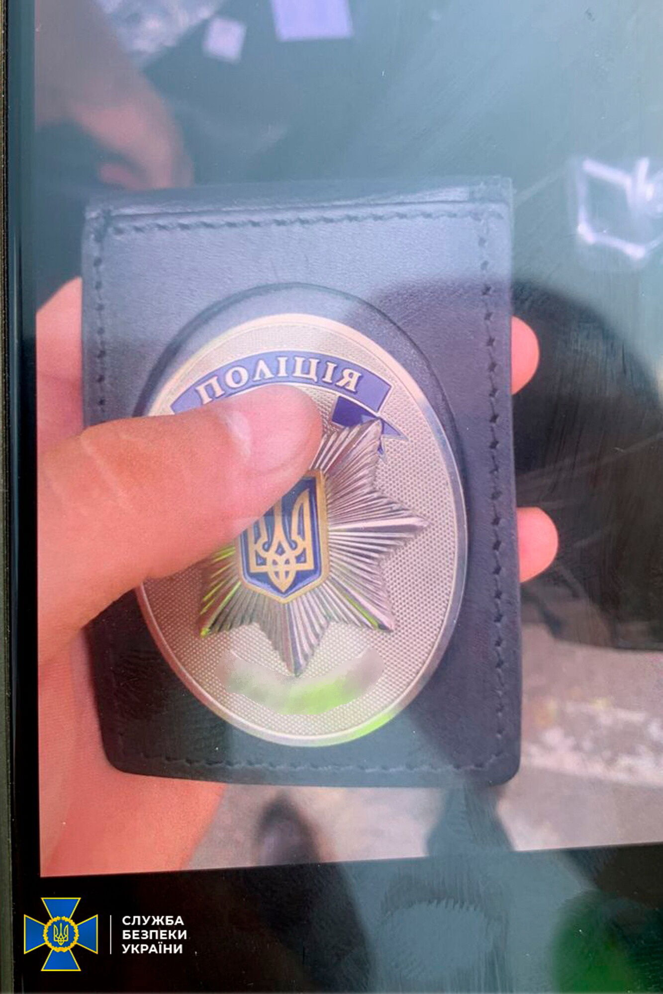 В Киеве СБУ разоблачила "бизнесмена", который переправлял уклонистов через границу под видом волонтеров. Фото и видео