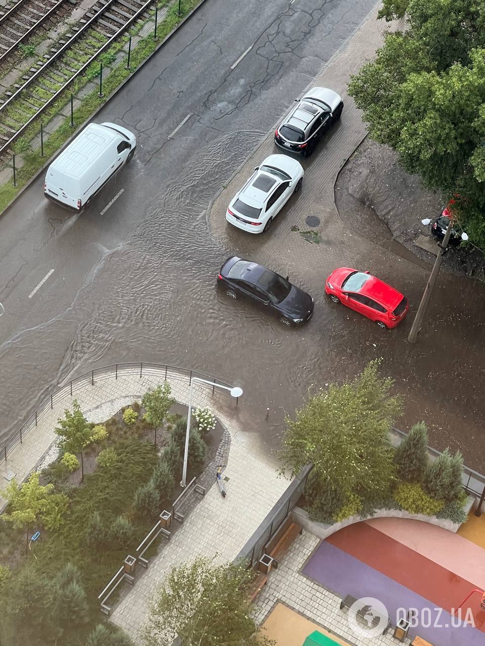 Підтоплені дороги та підземні переходи: Київ 31 липня накрила гроза. Фото і відео