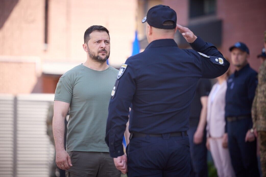 "Вдячний кожному герою": Зеленський привітав працівників Національної поліції з професійним святом і вручив нагороди. Відео