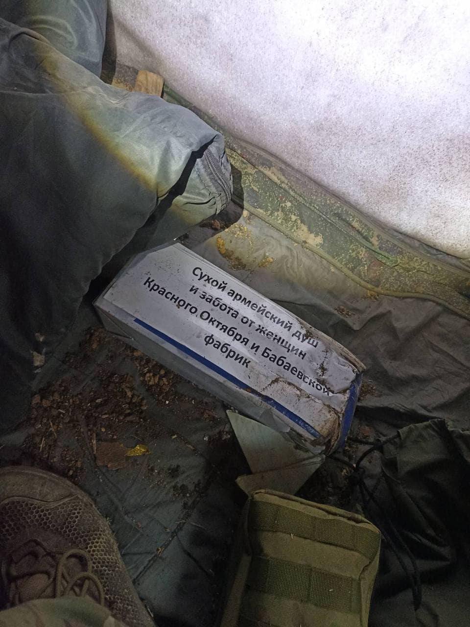 Порнорисунки рядом с детскими письмами: военные показали "интерьер" в окопах окупантов