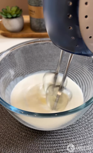 Домашнє вершкове морозиво з вафлею: знадобиться всього 4 компоненти 