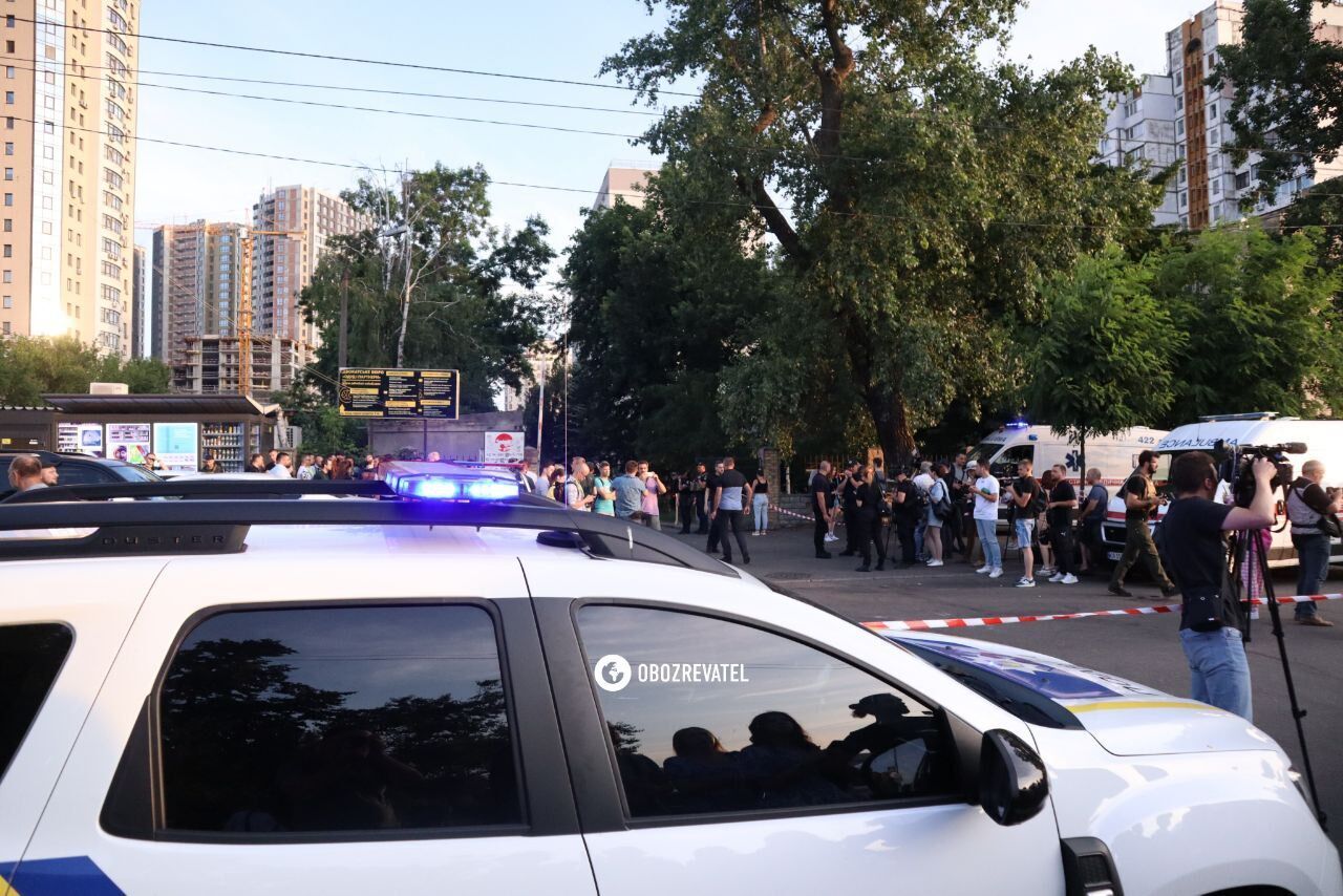 В Шевченковском суде подорвали взрывное устройство: нарушитель погиб, есть пострадавшие. Фото и видео