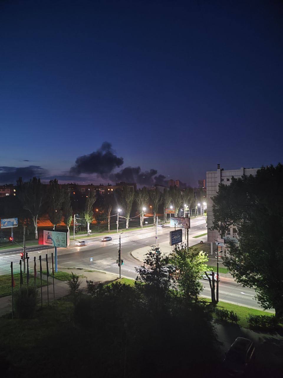 В оккупированной Макеевке мощная "бавовна": валит черный дым. Видео