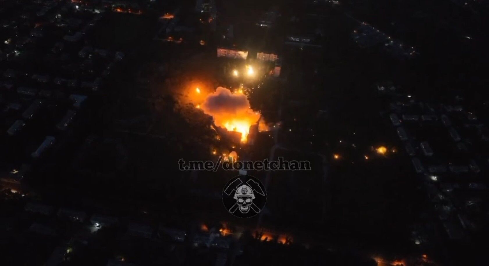"Фаер-шоу" было ярким: видео мощного взрыва на складе БК оккупантов в Макеевке и фото последствий