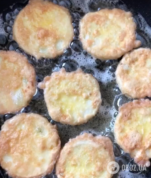 Як смачно запекти нежирні кабачки в духовці: з помідорами та сиром 